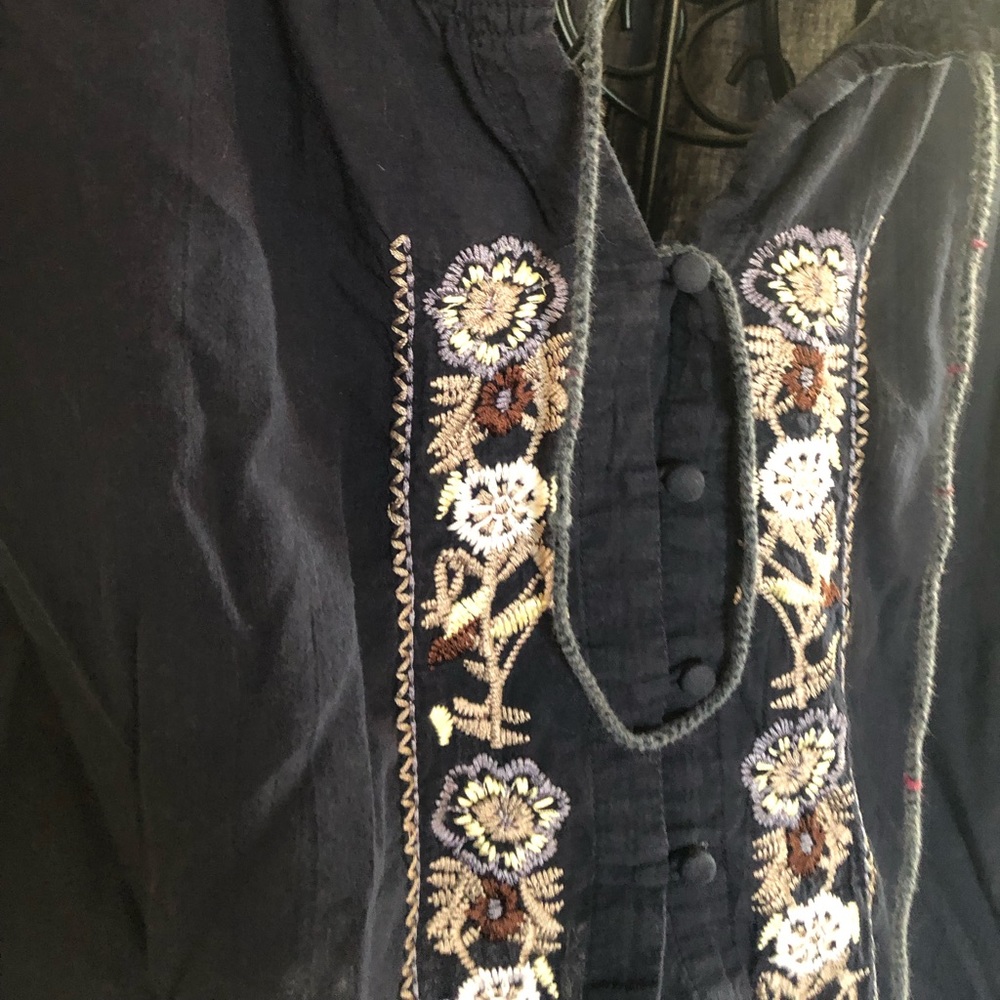 Embroidered blouse - Picture 2 of 2